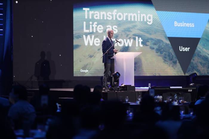 TRANSFORMING LIFE AS WE KNOW IT. Google Cloud Southeast Asia’s Regional Customer Solutions Manager Richard Coombes delivered a presentation on how Google is bringing AI to users, business, and society.